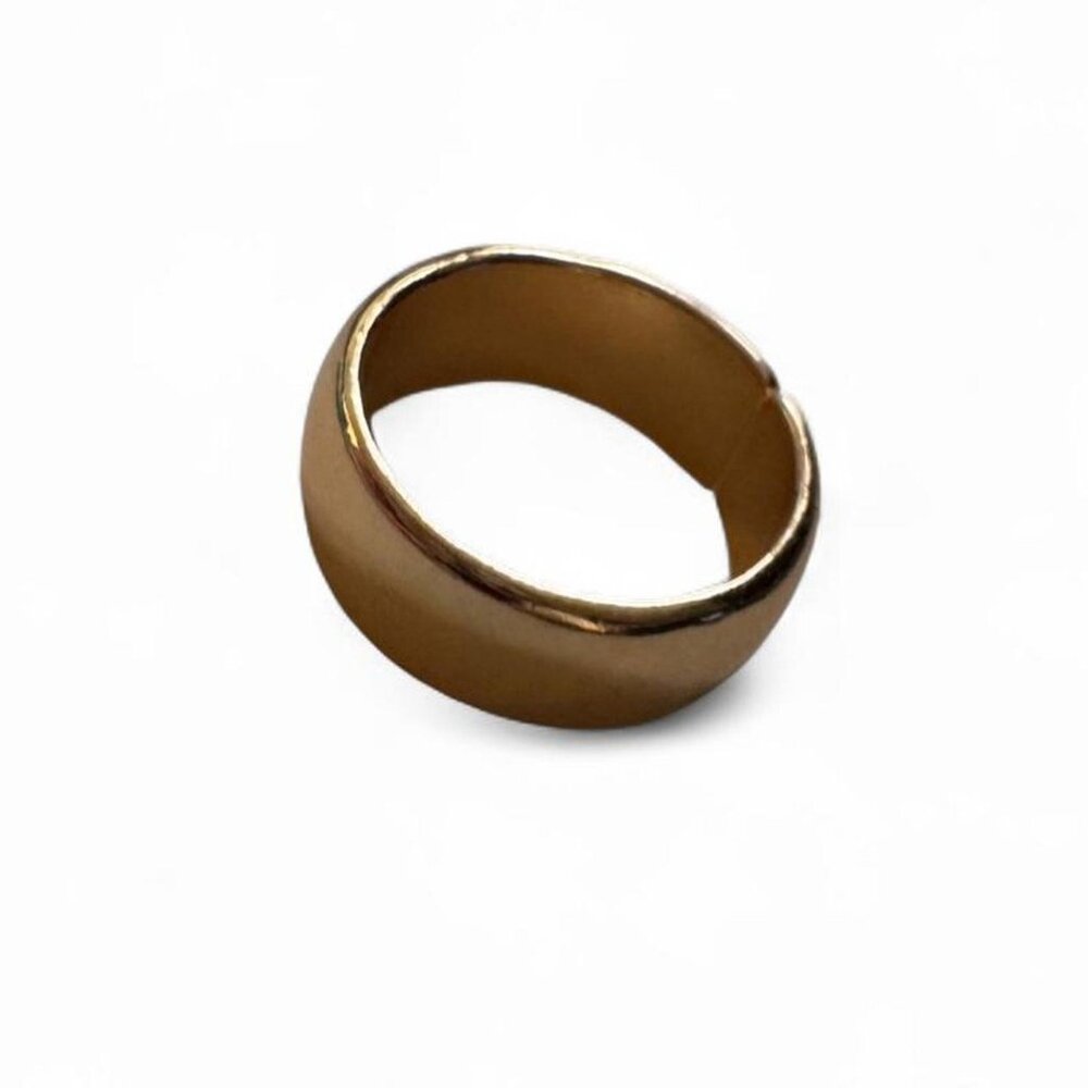 Size 4 Gold ring with a matte finish #glamour #party...